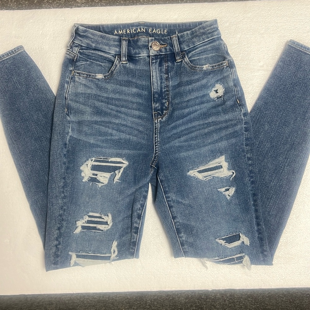 American Eagle The dream Jean. High rise. Stretchy. Destroyed